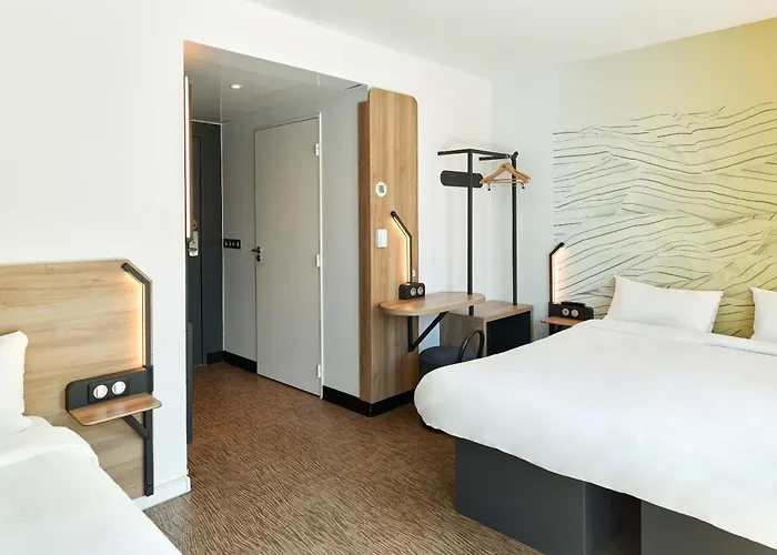 B&B Hotel Champigny-Sur-Marne Otel 3*